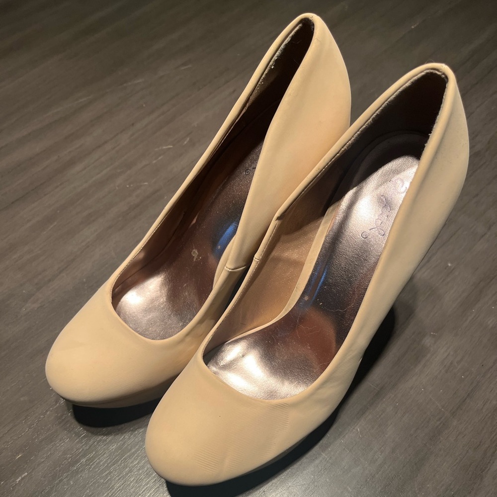 Qupid Rounded Nude Pumps